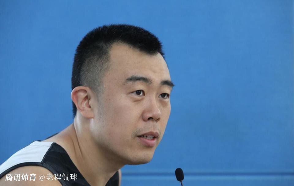 据《每日体育报》报道，随着巴萨决定签下左脚中卫里亚德，俱乐部决定在明夏出售一名中卫，克里斯滕森或者孔德可能会被选中。